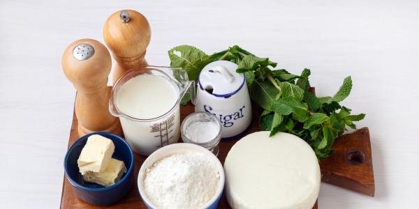 Лепешки с сыром: рецепты на сковороде и в духовке