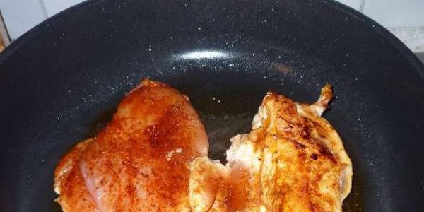 Салат с жареной куриной грудкой для легкого ужина Салат с жареной куриной